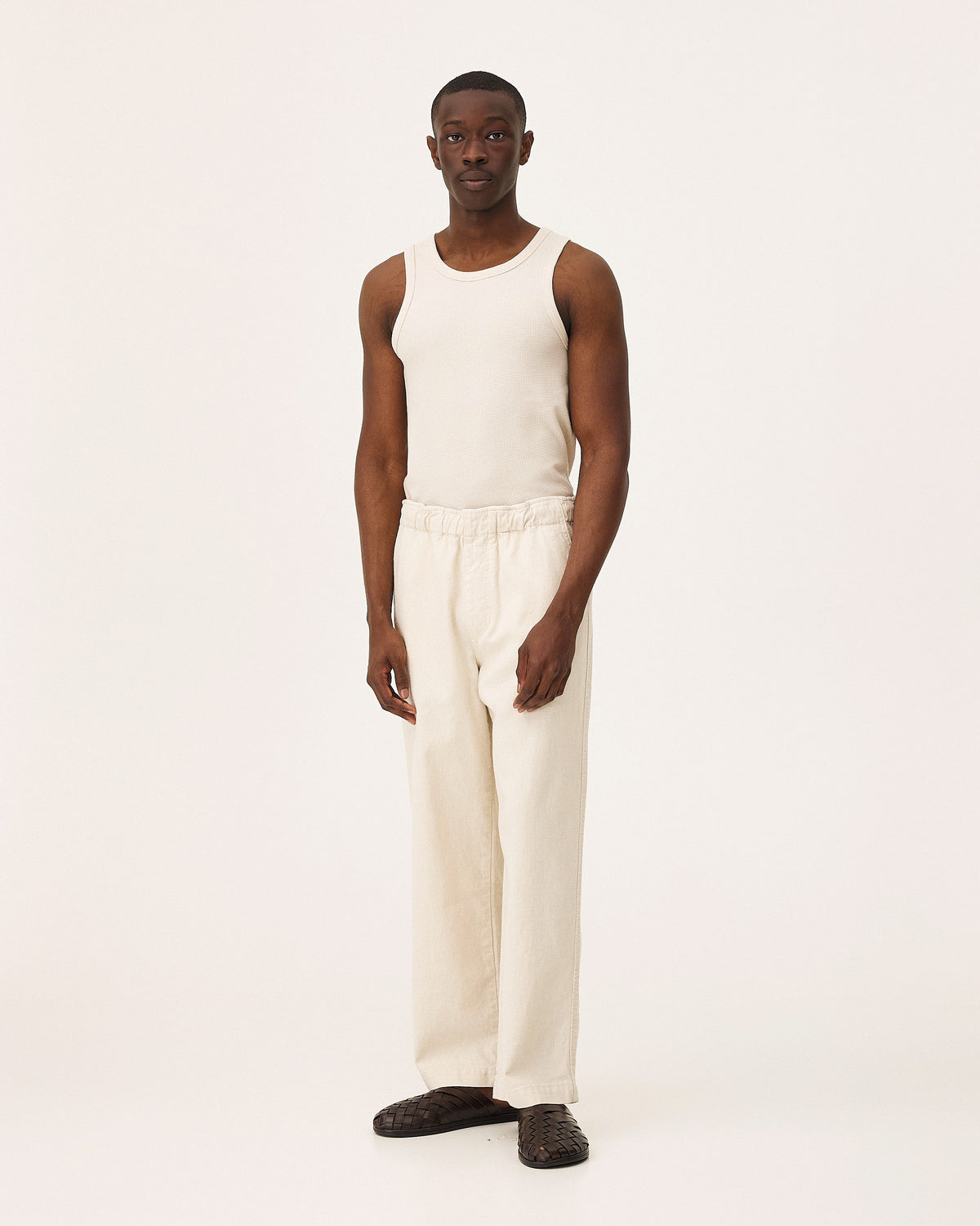 Michigan Ecru, pantalon en coton biologique, fibre d’ananas et lyocell NOYOCO, homme ss26 studio
