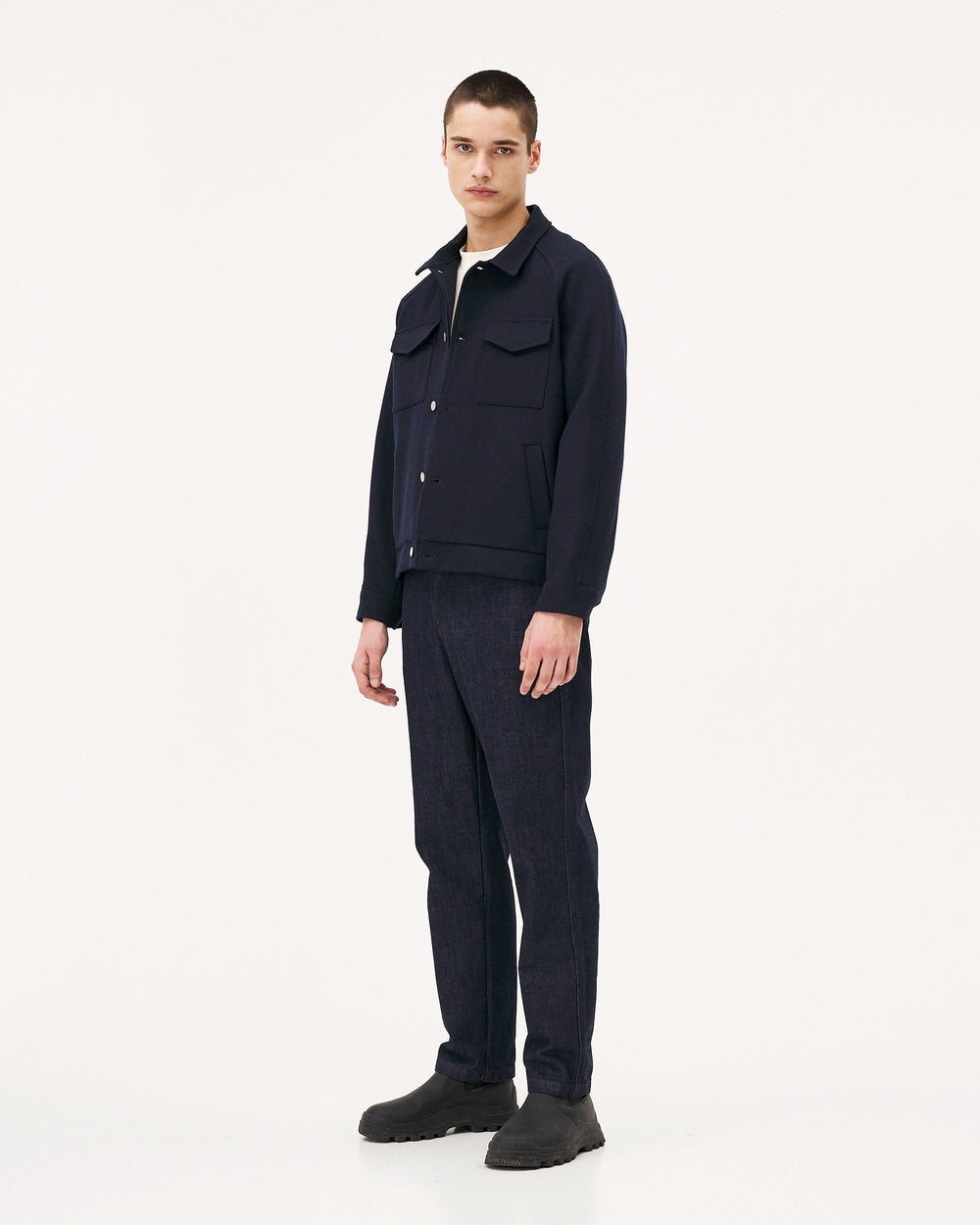 Calder Indigo, jean en coton biologique NOYOCO, homme AW25 studio