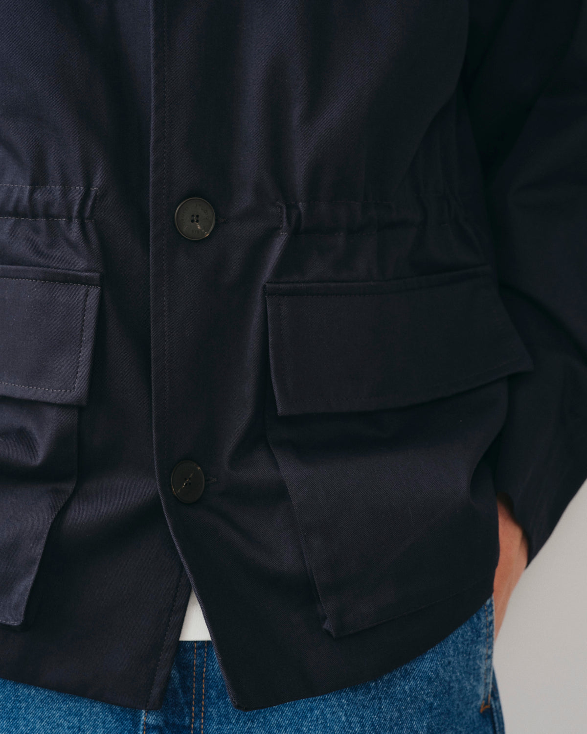 Orari Navy, veste en coton biologique NOYOCO, detail SS26