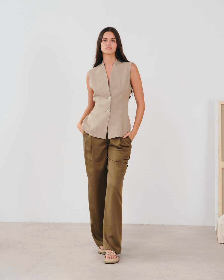 Icona Khaki pants, SS26 womenswear look