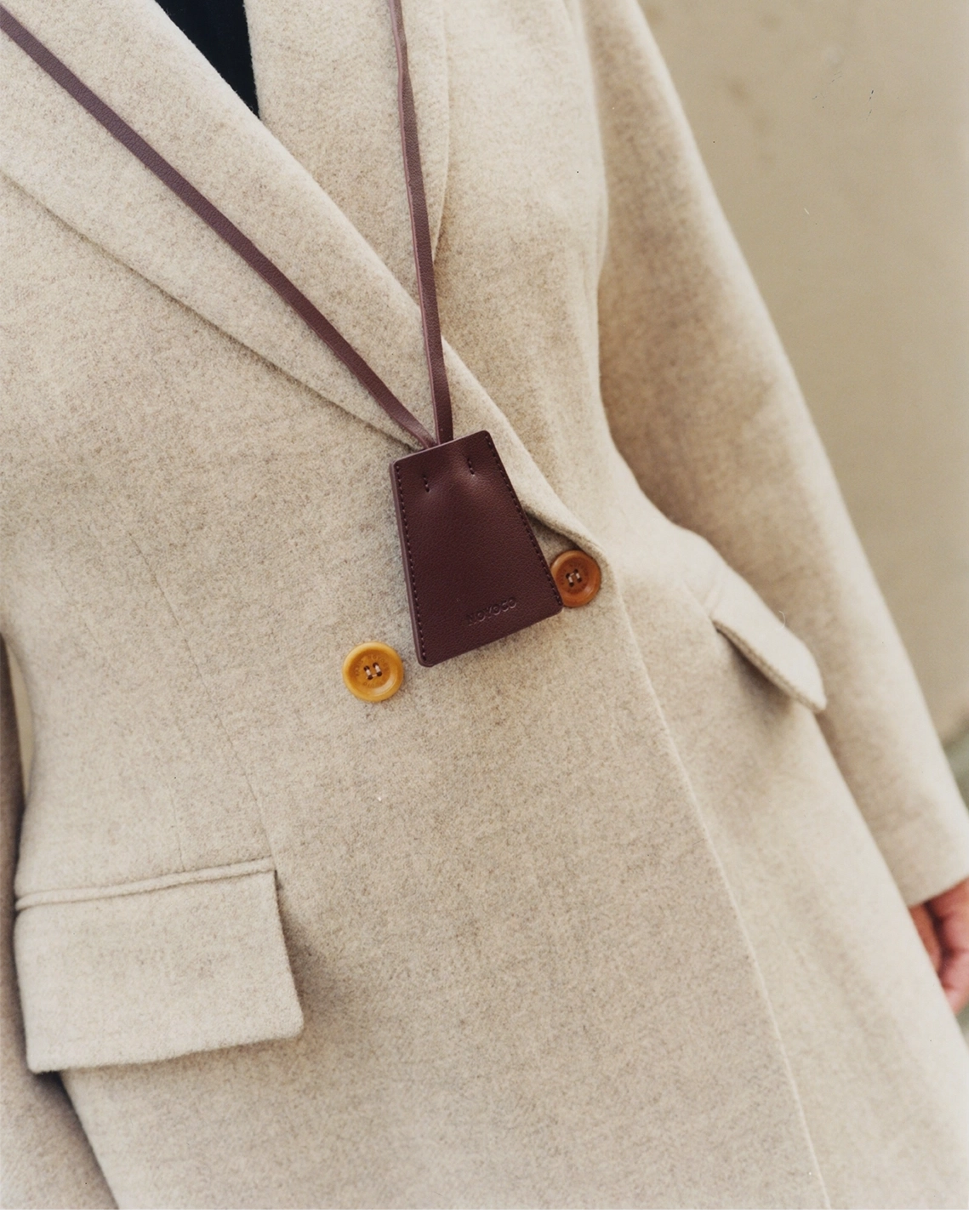 Porte-clefs Marron, porte-clefs en Recycleather NOYOCO, detail ECOM AW24
