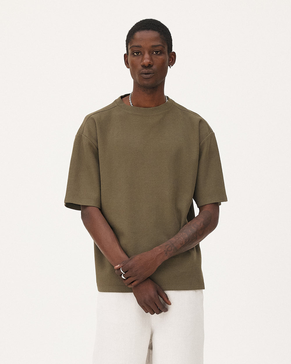 Tanger Khaki, t-shirt en coton biologique NOYOCO, homme ss26 studio