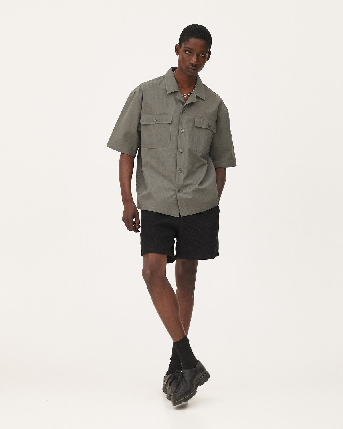 Borneo Army green, chemise en coton biologique NOYOCO, homme ss26 studio
