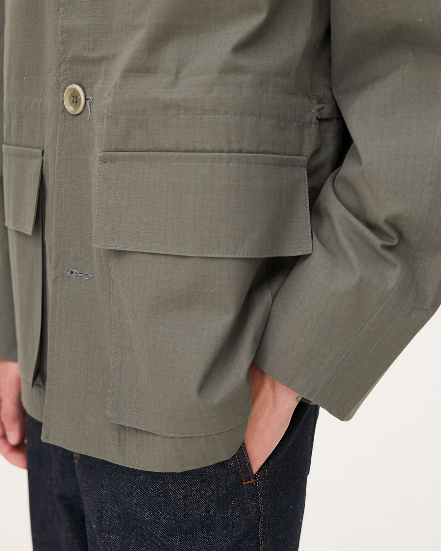 Orari Army green, veste en coton biologique NOYOCO, detail ss26 studio