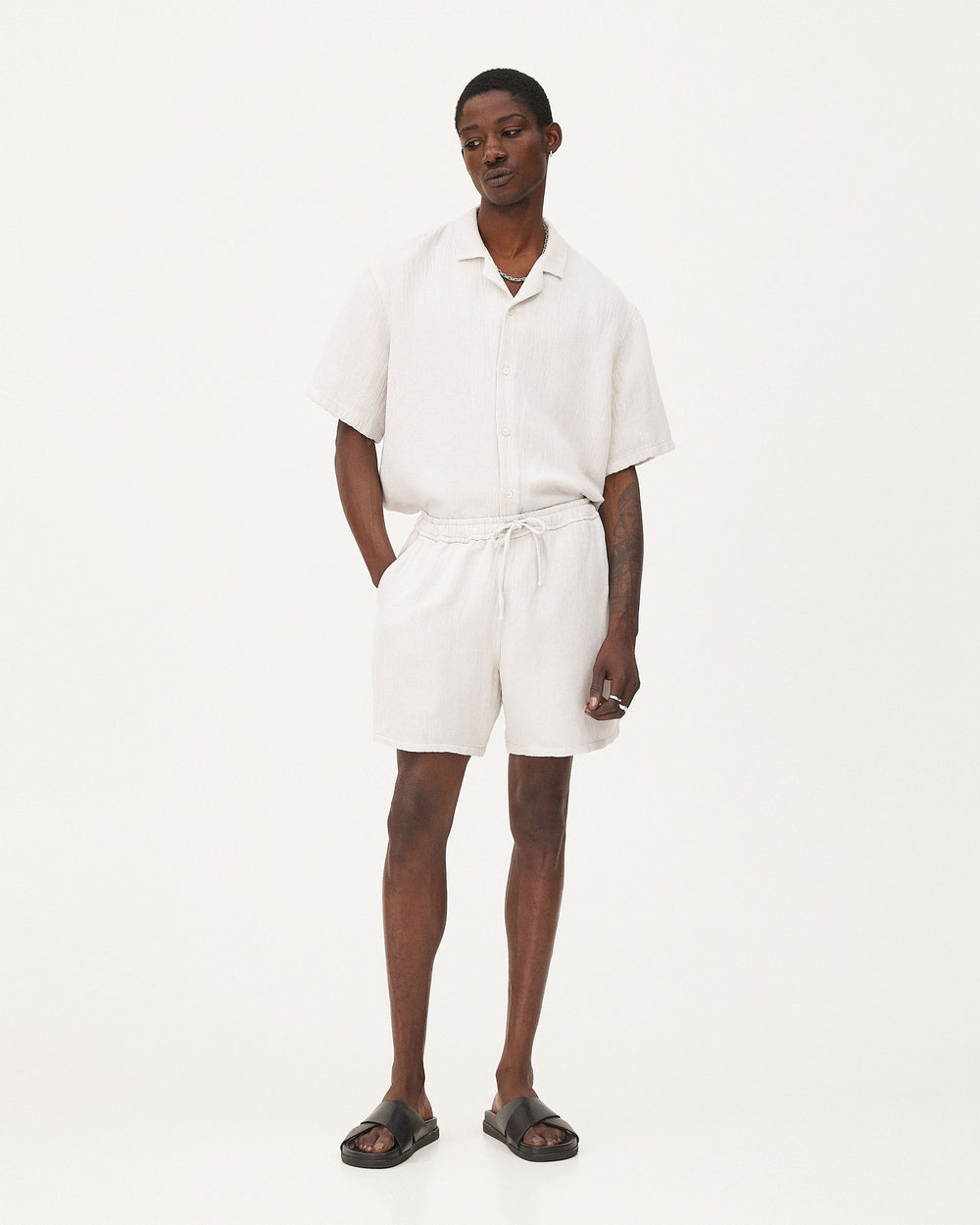 Malibu Light grey, short en lin upcyclé NOYOCO, homme ss26 studio