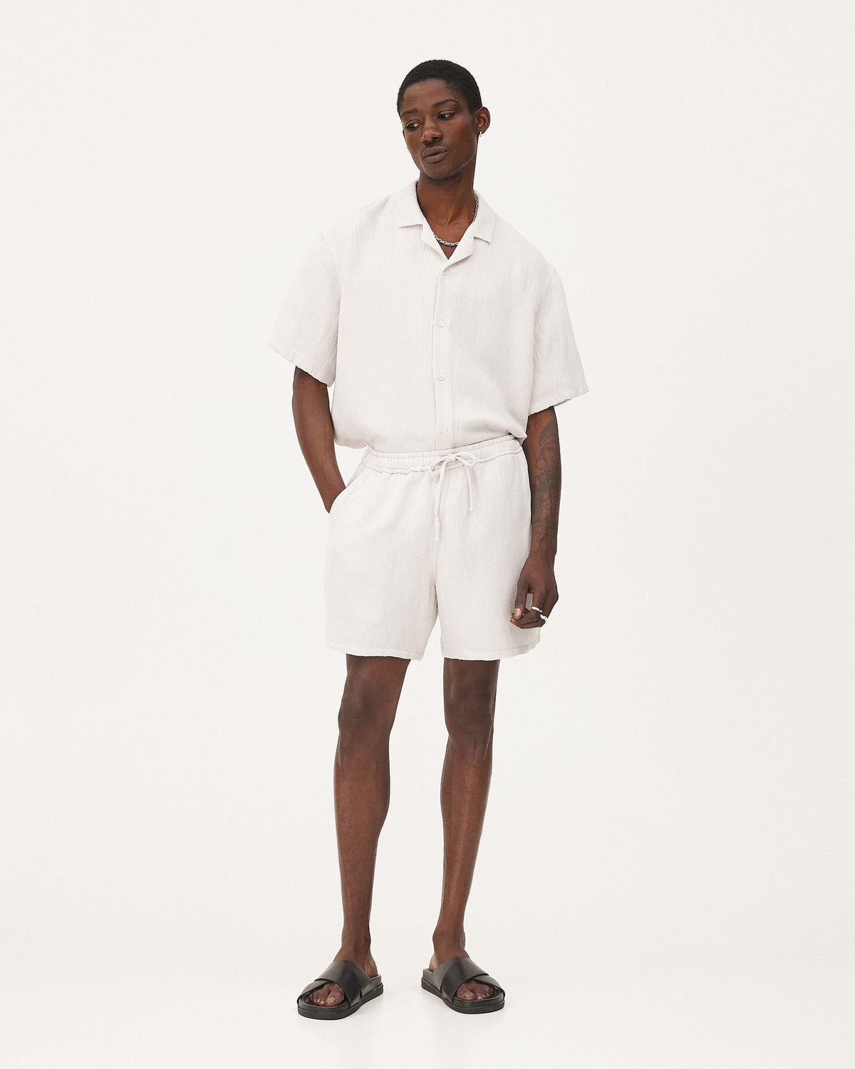 Malibu Light grey, short en lin upcyclé NOYOCO, homme ss26 studio
