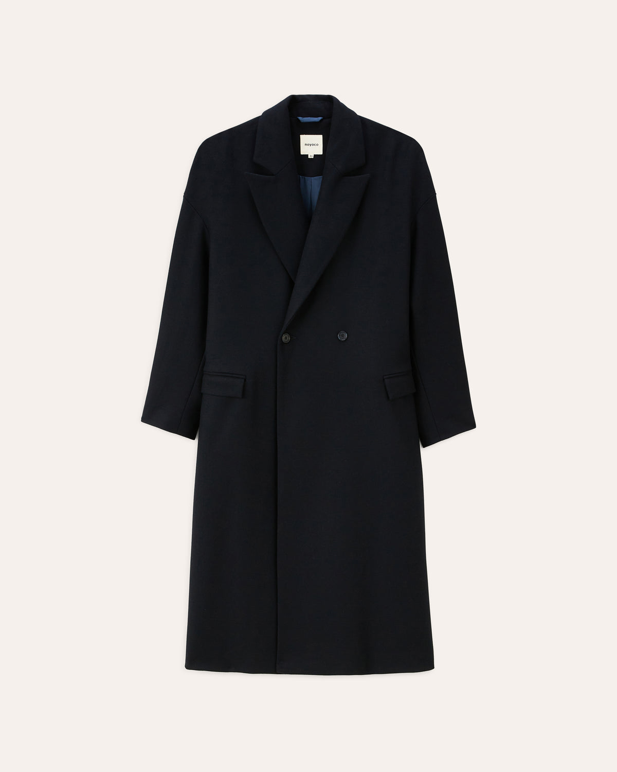 Caspa Midnight blue, manteau en laine et cachemire recyclés NOYOCO, packshot AW26 studio