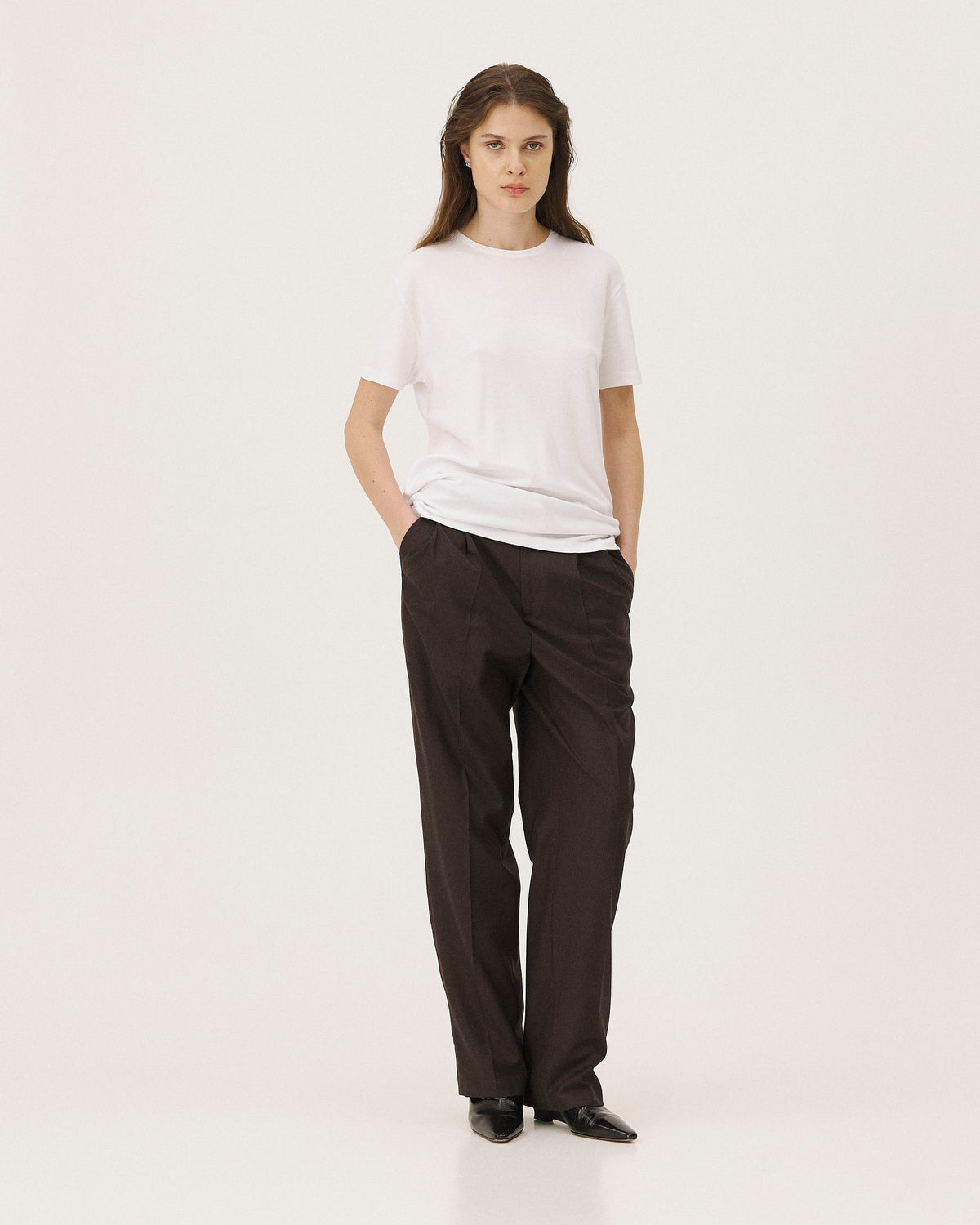Faro Blanc NOYOCO, porté femme AW26 studio, vue 02
