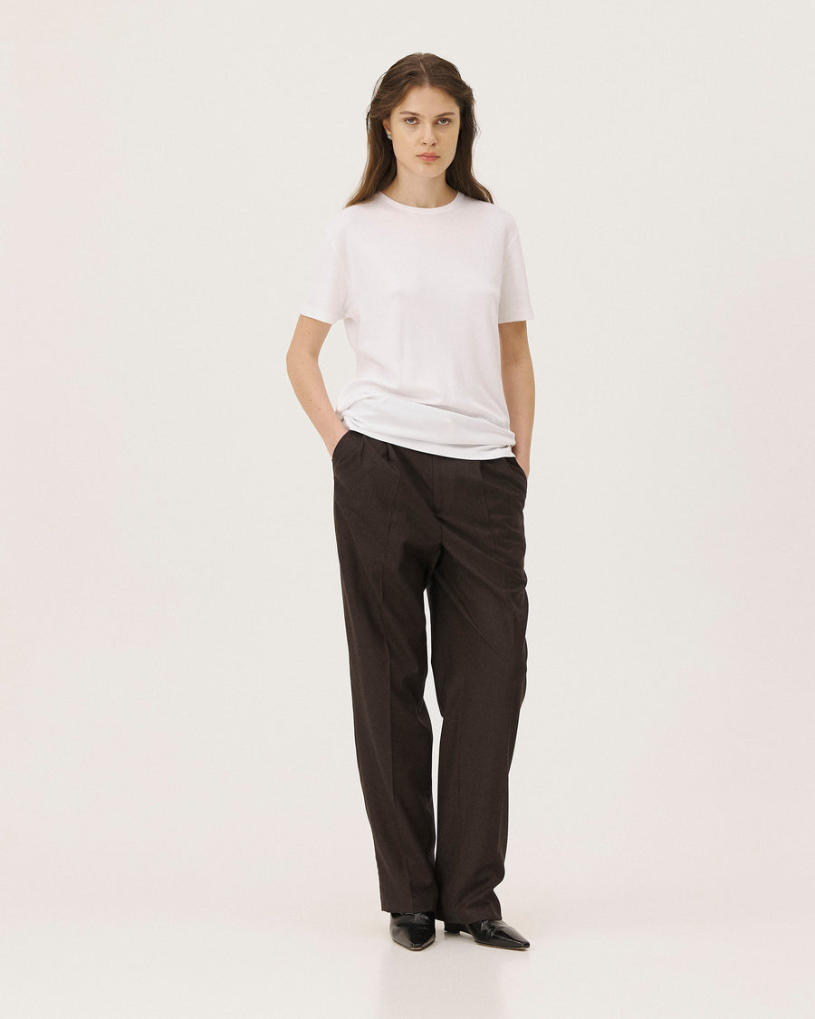 Faro Blanc NOYOCO, porté femme AW26 studio, vue 02