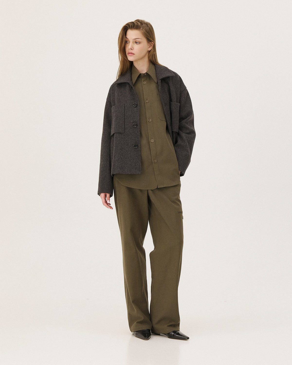 Holar Anthracite NOYOCO, porté femme AW26 studio, vue 02