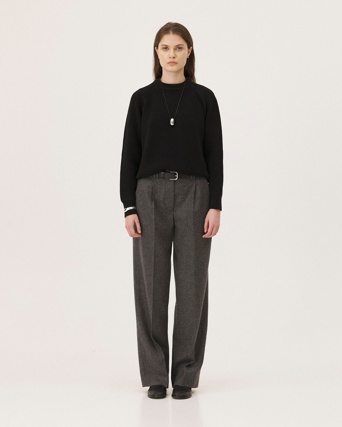 Oslo Noir NOYOCO, porté femme AW26 studio, vue 02