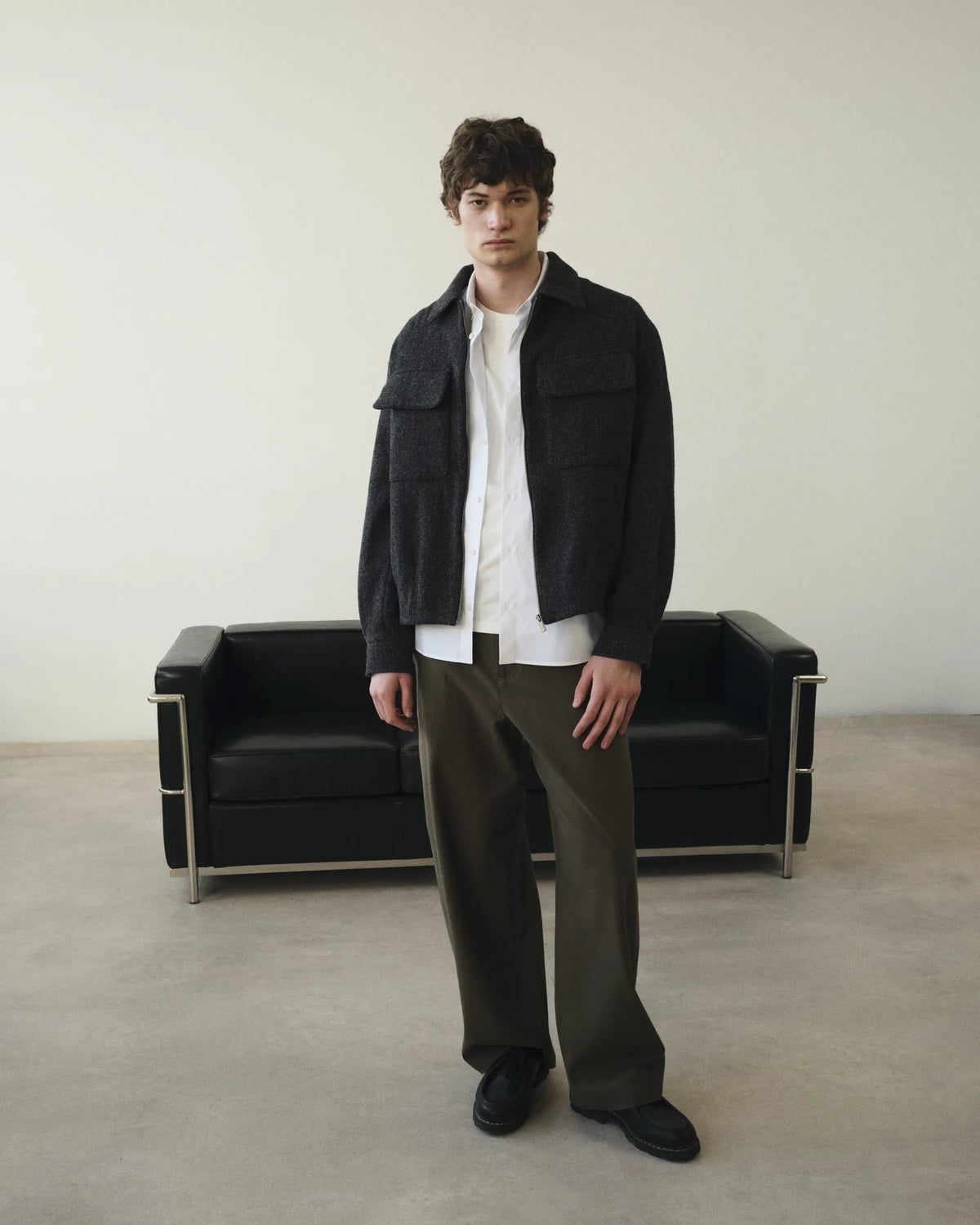 Silhouette homme en veste quatre poches anthracite