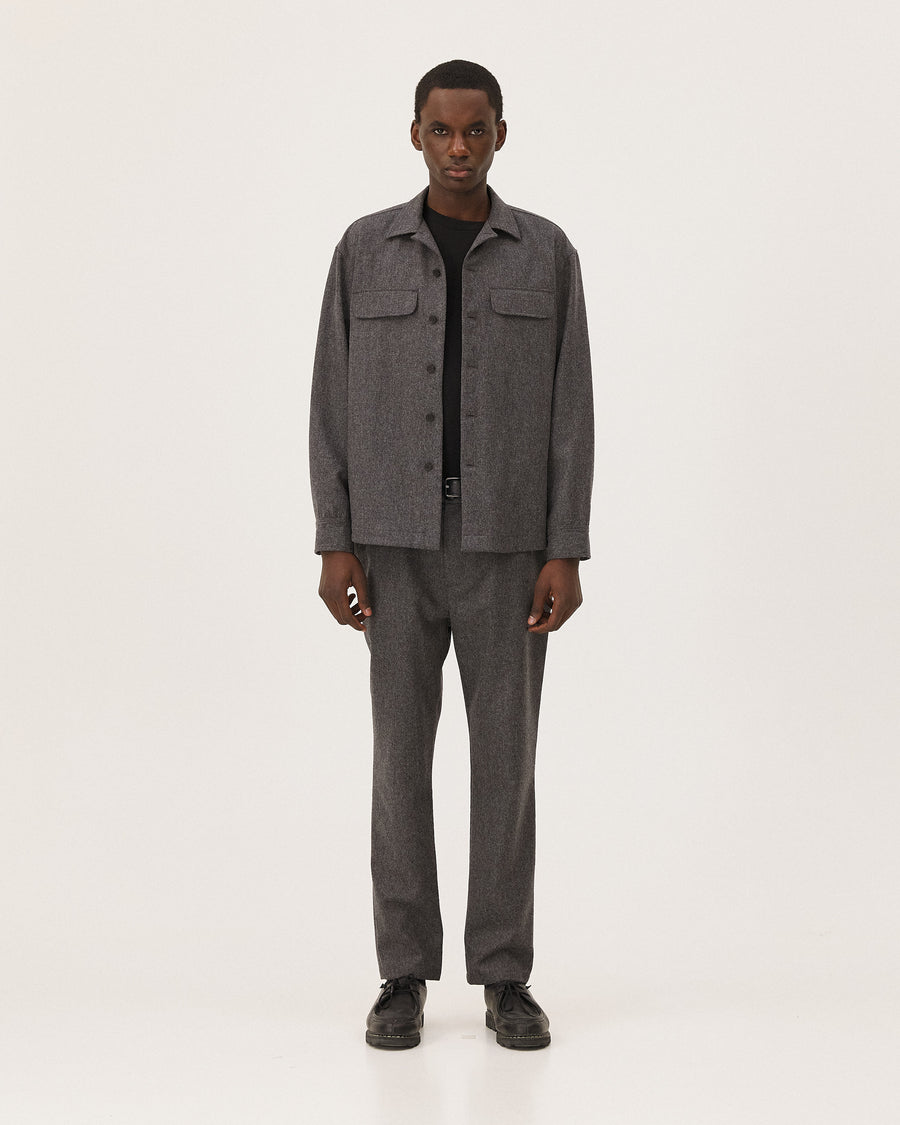 Mars Ardoise NOYOCO, porté homme AW26 studio, vue 02