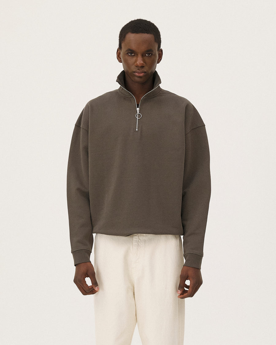 Omaha Kaki NOYOCO, porté homme AW26 studio, vue 01
