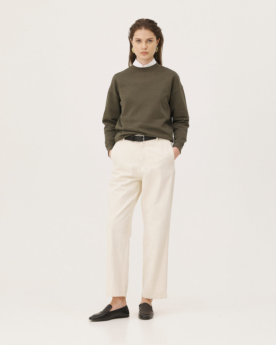 Newport Khaki, sweatshirt en coton biologique NOYOCO, femme AW26 studio
