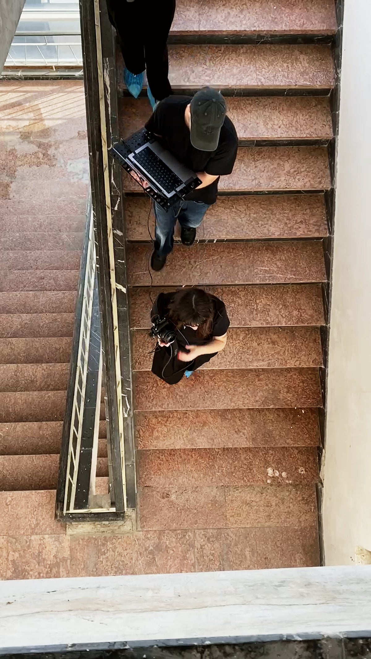 Équipe de campagne NOYOCO vue depuis l’escalier.