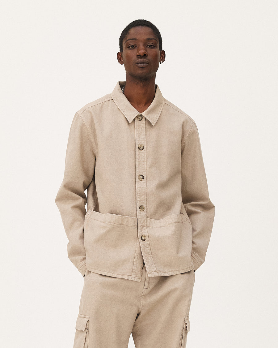 Kin Grege 16-1107 TPG, surchemise en coton biologique, fibre d’ananas et lyocell NOYOCO, homme ss26 studio